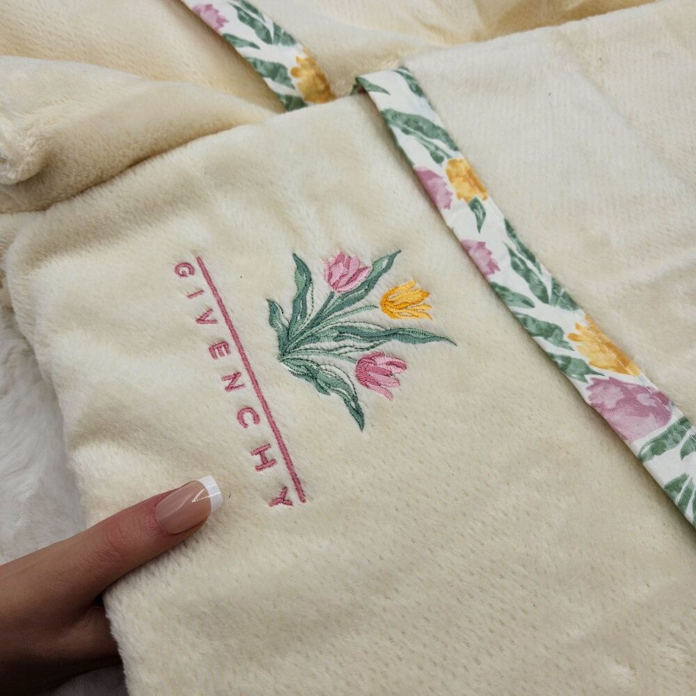 Givenchy Blanket - Picture 12 of 16